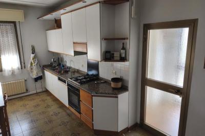 Immagine di copertina dell'inserzione CUCINA COMPLETA + TAVOLO