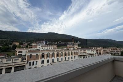 Immagine di copertina dell'inserzione Prestigioso quadrilocale con splendida terrazza